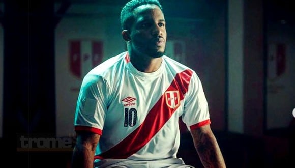 Jefferson Farfán mira por televisión las Eliminatorias Qatar 2022. (Foto: Instagram)