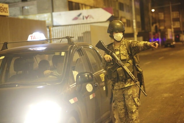 Así se vive el segundo día de Estado de Emergencia. Militares y la Policía Nacional controlan el orden de las calles. (Fotos: Trome)