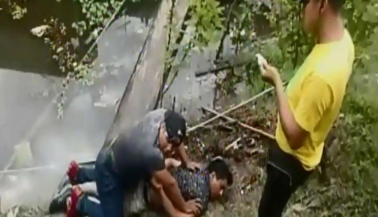 Agentes de la comisaría Iquitos lo detuvieron a orillas del rio Itaya. (Captura de televisión)