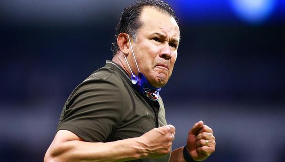 Juan Reynoso y el gesto de su rostro que retrata el desahogo tras conseguir el tercer gol ante Toluca que pone a Cruz Azul en la semifinal de la Liga MX. (Foto: diario Récord)