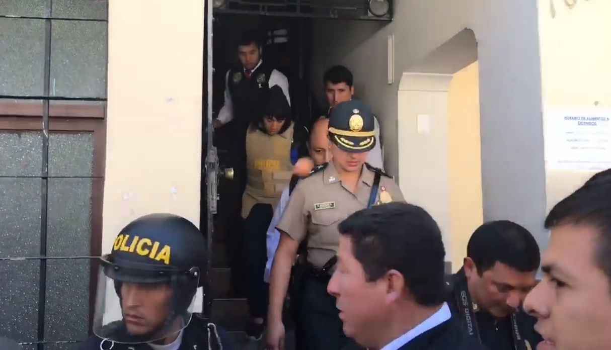 Traslado de Esneir Estela Terrones, acusado de quemar viva a una mujer en Cajamarca, a la Fiscalía. Video: Facebook / Cajamarca Reporteros