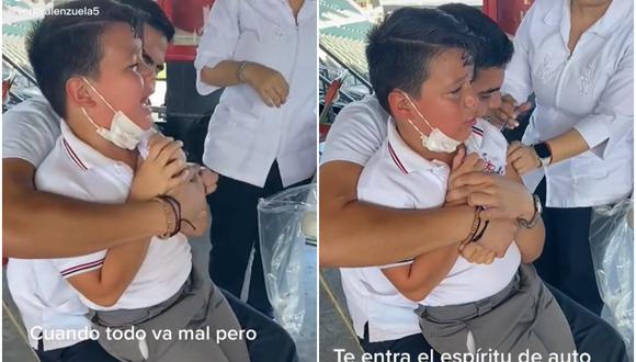 Niño se motiva solo para recibir una vacuna en su brazo. (Foto: @verovalenzuela5 / TikTok)