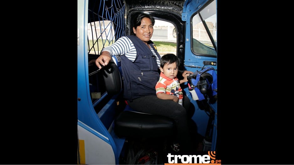 Día de la Madre:  Mamita saca adelante a su familia como mototaxista