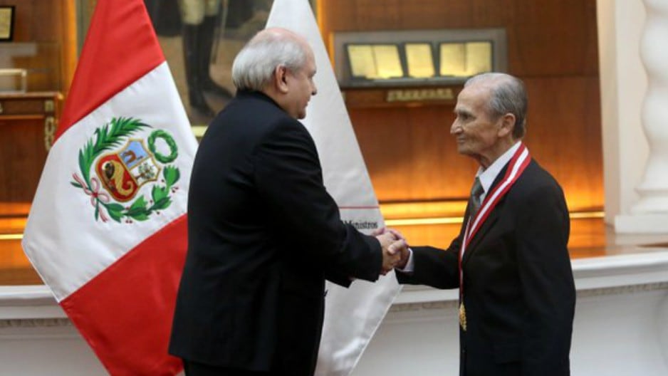 Carlos Gassols fue condecorado con la “Medalla al Mérito Ciudadano” que otorga la Presidencia del Consejo de Ministros.