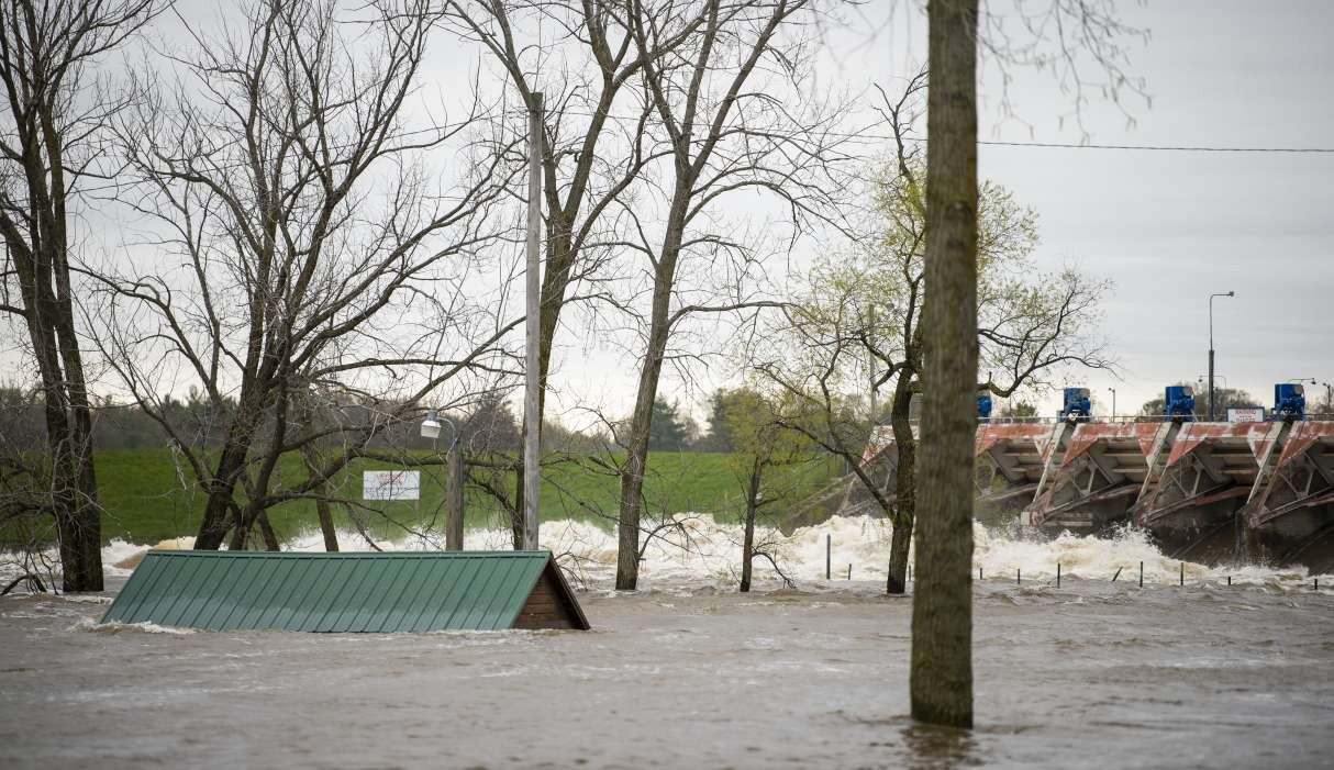 Una vista de la zona inundada cerca de la represa de Sanford en Michigan. (Kaytie Boomer/MLive.com/The Bay City Times(AP).