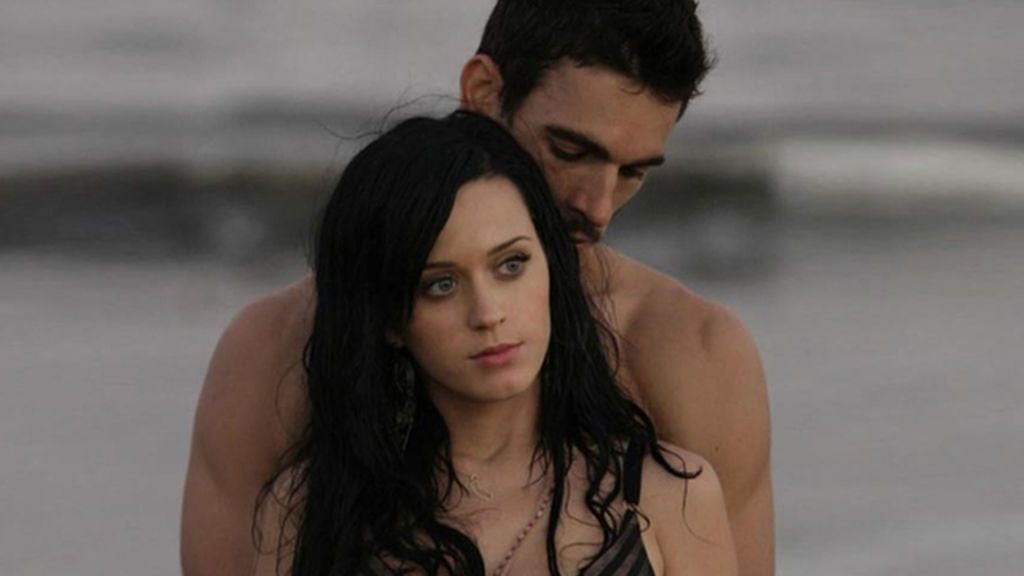 Katy Perry es denunciada por agredir sexualmente a Josh Kloss, modelo de su videoclip