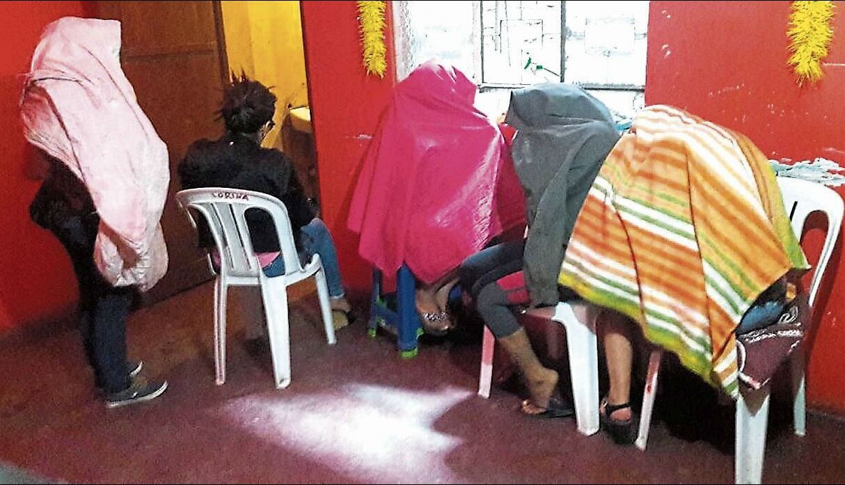 La Policía intervino un prostíbulo en Villa El Salvador.