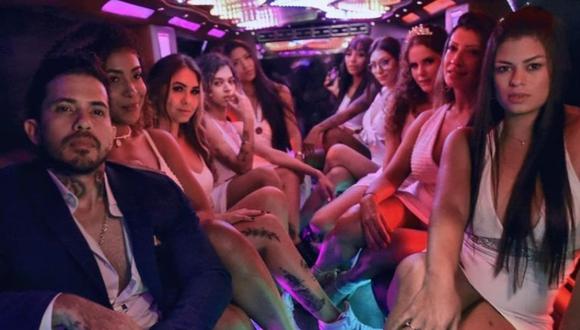 Arthur O Urso celebrando con sus 9 esposas en una lujosa limusina (Foto: @arthurourso)