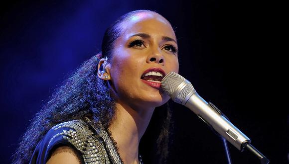 Alicia Keys fue presa de la exagerada emoción de una seguidora en pleno concierto.  (Foto: Getty Images)
