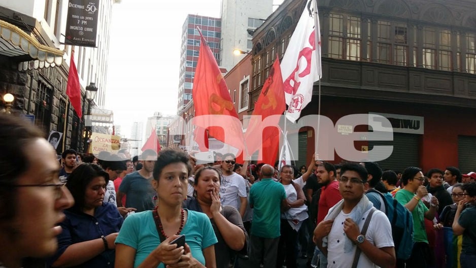 Cientos de personas marchan contra PPK y contra el indulto que le otorgó a Alberto Fujimori la noche del 24 de diciembre. (Fotos: Trome)