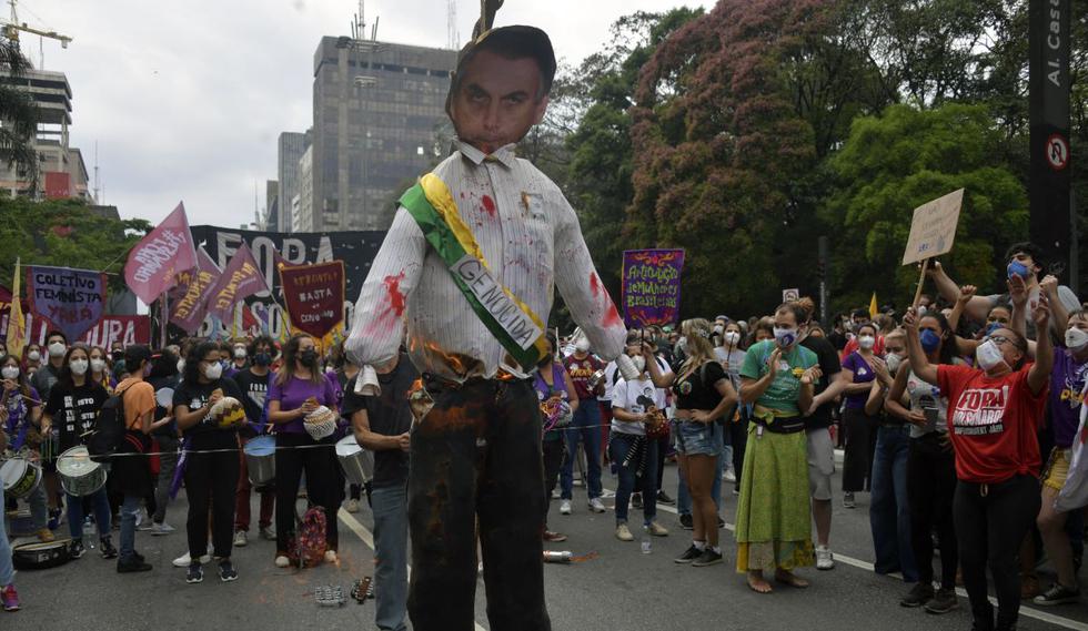 Las protestas en Río de Janeiro, Salvador, Sao Paulo y Brasilia, además de un centenar de ciudades, fueron convocada por la "Campaña Nacional Fuera Bolsonaro". (Foto de NELSON ALMEIDA / AFP)