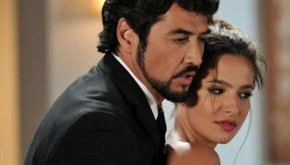 Gabriel Porras y Brenda Asnicar protagonizaron un romance en “Corazón valiente” (Foto: Telemundo)