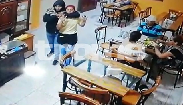 Una mesera venezolana fue captada como rehén por delincuentes que asaltaron un restaurante, en Huacho. (Capturas: Trome)