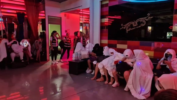 La noche del sábado, la Policía intervino el prostíbulo 'Las 4P VIP', antes conocido como 'Las Cucardas', en la zona industrial de Cercado de Lima. | Fotos. Renzo Salazar / Diario Trome