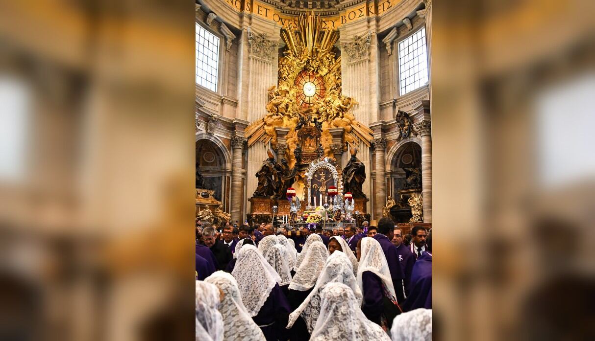 Procesión del Señor de los Milagros en Roma. Foto: Ernesto Alemán
