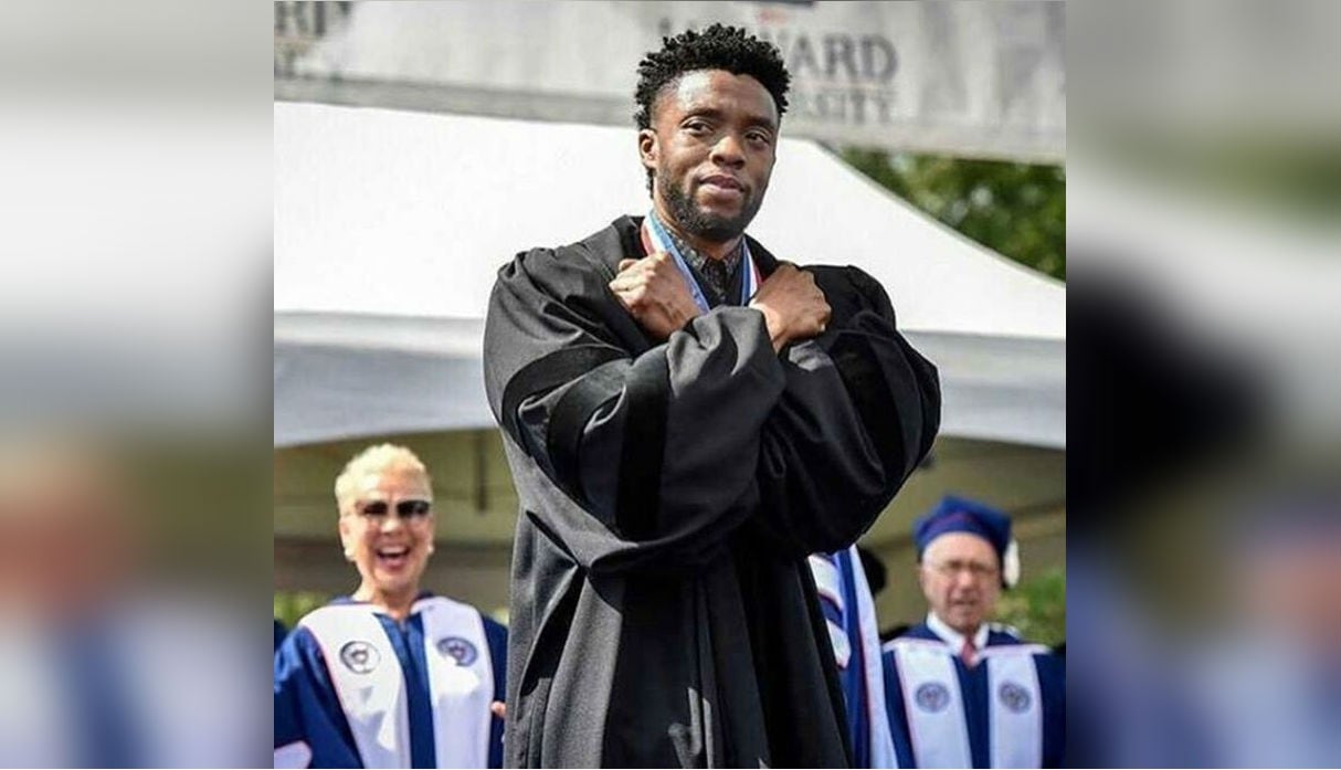 Chadwick Boseman estuvo en su alma máter para inspirar a los recién graduados.