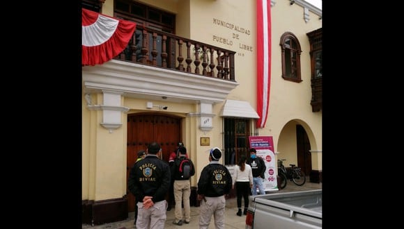 Llegada de representantes del Ministerio Público y de la Policía Nacional hasta la sede principal de la Municipalidad de Pueblo Libre. (Foto: PNP)