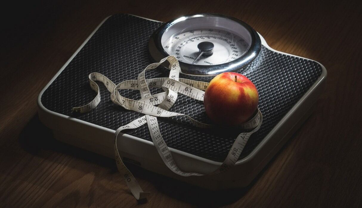 Mantener un peso saludable no es algo que deba depender de la temporada, ya que la obesidad es una enfermedad crónica que puede resultar en complicaciones graves para la salud. (Foto: Pixabay)