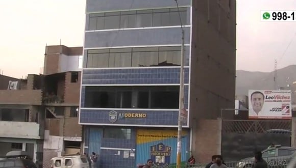 En Ate, un escolar de 11 años queda en UCI tras caer del tercer piso de su colegio en Huaycán. (Captura: América Noticias)