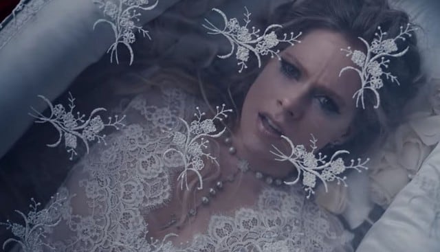 Avril Lavigne sorprende a todos con el videoclip de “I fell in love with the devil”. (Foto: Captura de video)