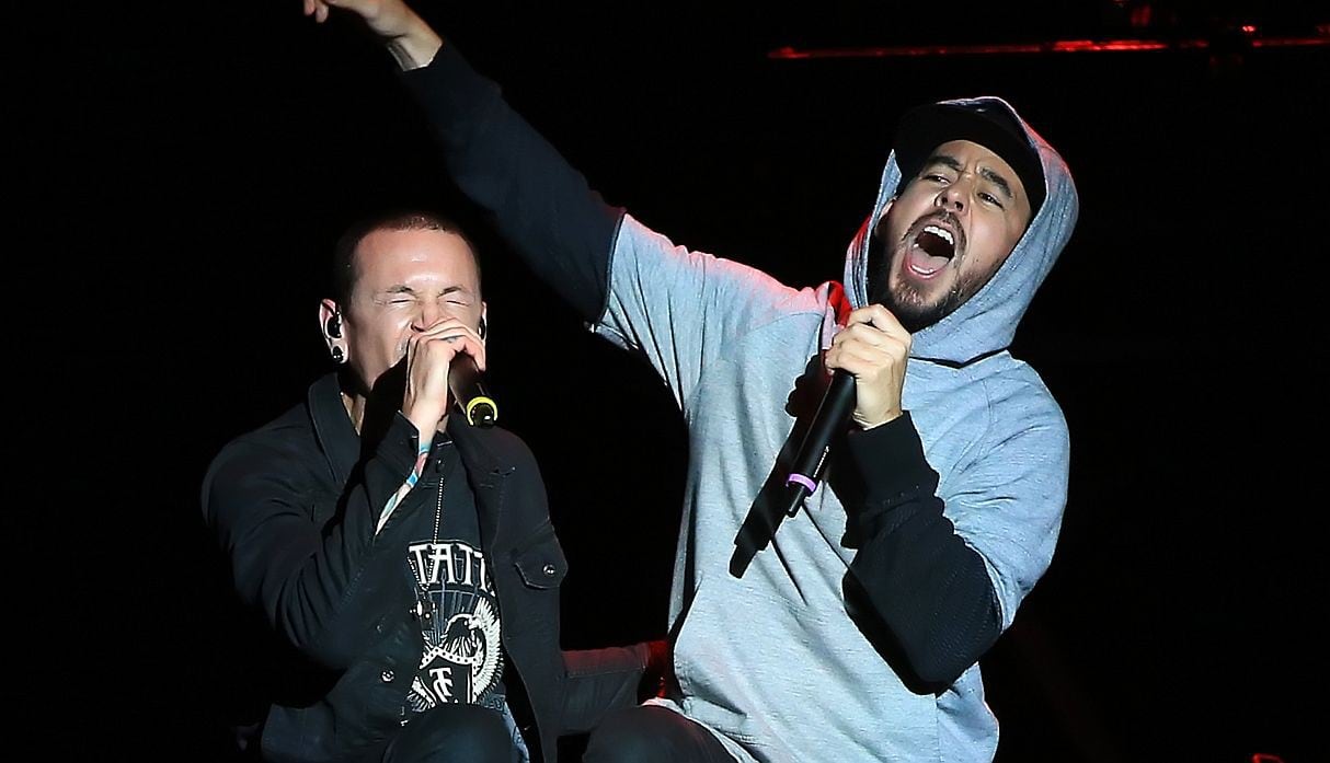 Chester Bennington y Mike Shinoda durante el show de Linkin Park en Rock in Rio (2015). (Foto: AFP)