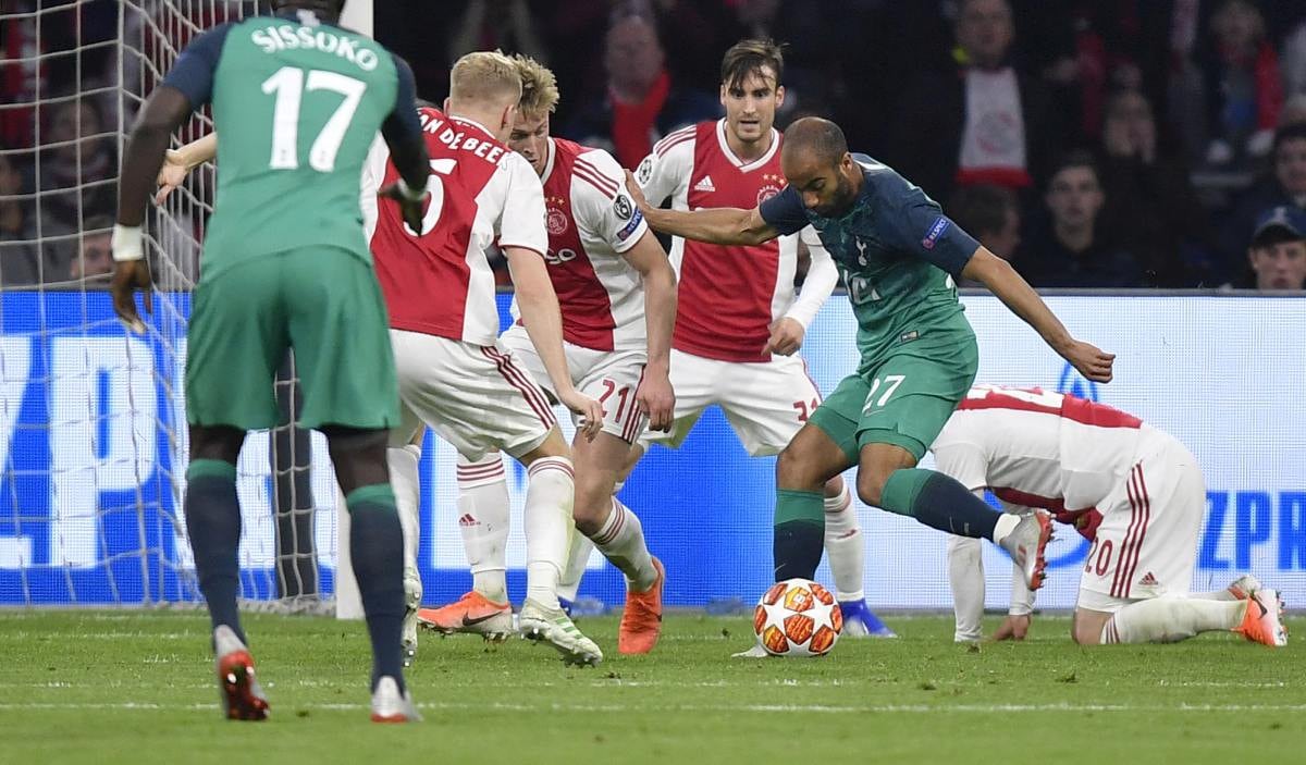 La foto reflejó la tristeza desoladora del Ajax y conmovió al mundo tras triunfo de Tottenham en Champions
