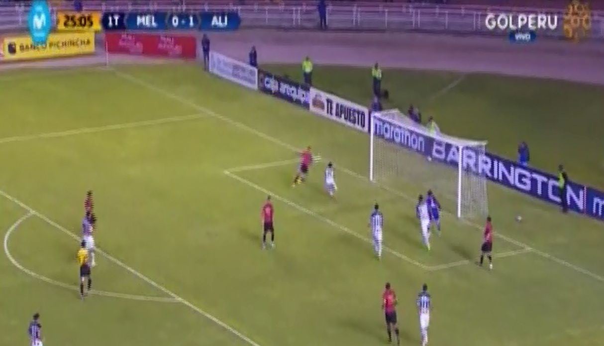 El increíble gol que se falló Christofer Gonzales con el arco a su disposición. (Capturas: Gol TV)