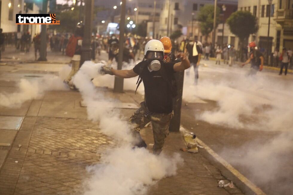 Violenta manifestación en el sexto día de protestas en el Centro de Lima. (Foto: Hugo Curotto/ GEC)