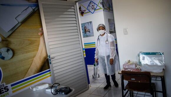 Brasil, uno de los epicentros mundiales de la pandemia del coronavirus SARS-CoV-2, confirmó 527 nuevas muertes por el COVID-19 en las últimas 24 horas. (Foto: EFE /RAPHAEL ALVES)
