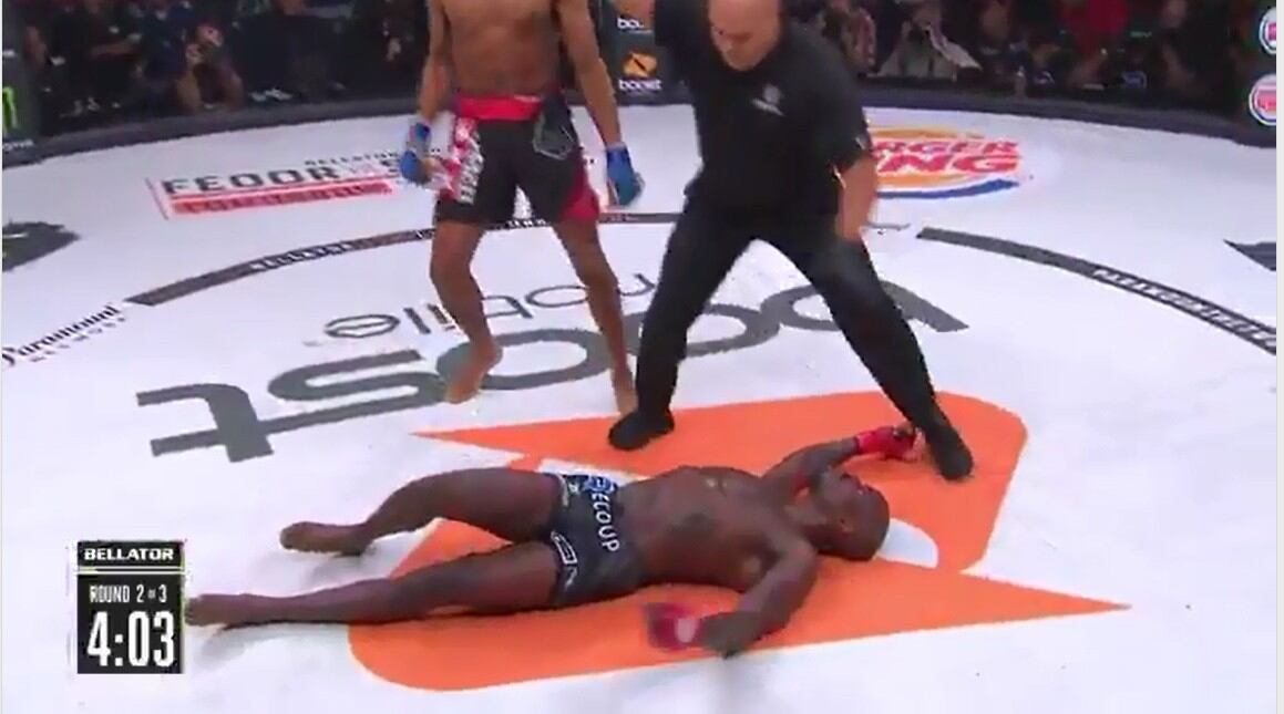Terrible rodillazo dejó incosciente a ... (Captura Bellator MMA)