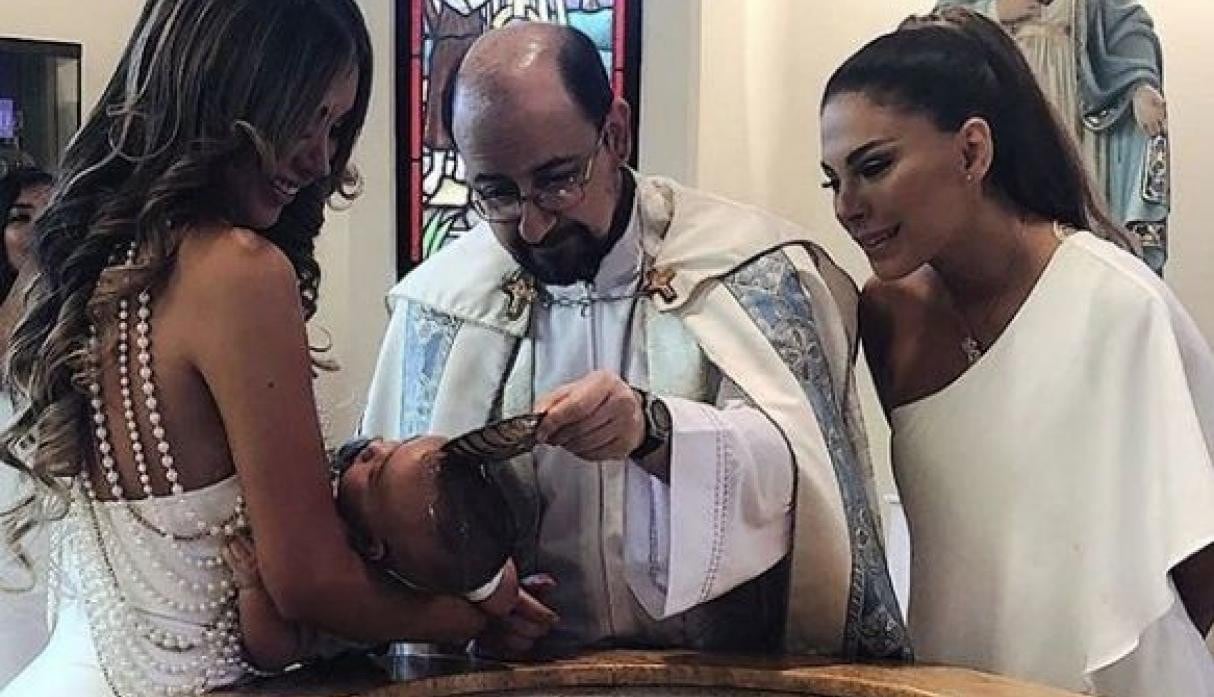 Paula Manzanal bautizó a su pequeño Valentino y la madrina fue Stephanie Valenzuela. (Fotos: Instagram)