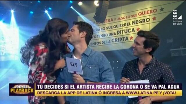 Cristian Rivero fue sorprendido por Armando Machuca, quien le dio un beso mientras participaba en ‘Los Reyes del Playback’. (Imagen: Latina)