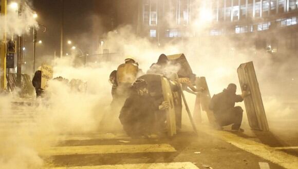 El día de ayer se registraron enfrentamientos entre los manifestantes y la policía nacional.  (Foto: CÉSAR CAMPOS / @photo.gec)