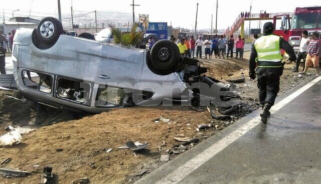 Pucusana: Camioneta choca y deja 9 heridos en la Panamericana Sur. (Fotos: Roberto Bernal)