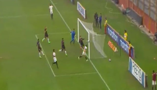 El increíble gol que se falló Paulo De la Cruz sin arquero. (Capturas: Gol Perú)