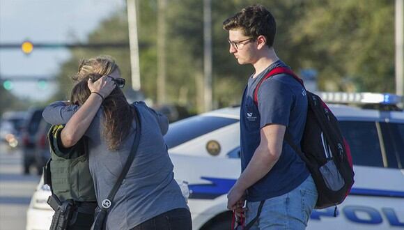 Las familias de las víctimas del tiroteo en secundaria de Parkland serán indemnizadas recibirán cada una 1,02 millones de dólares. ( Foto: EFE)