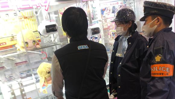 Un joven en Japón perdió 200 veces en una máquina de peluches y llamó a la policía para denunciar estafa. (Foto: @84848141a)