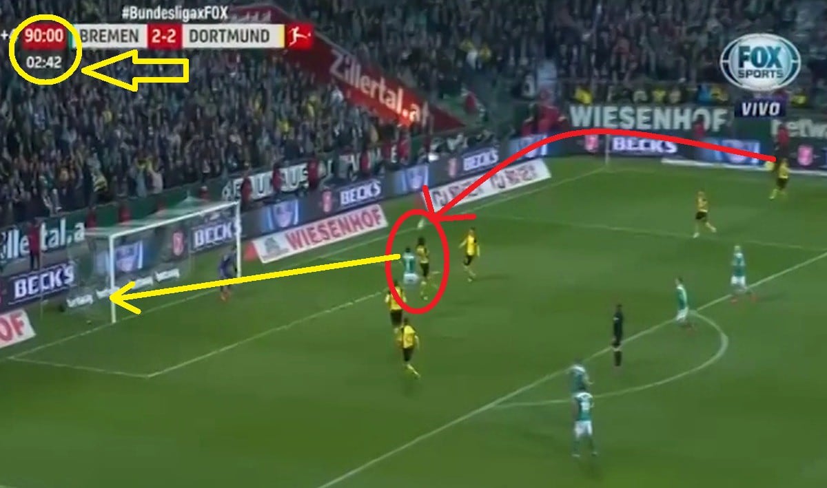 Claudio Pizarro casi marca GOLAZO del triunfo en el último minuto del Bremen-Borussia ¡Era el doblete soñado!