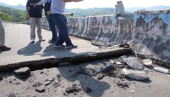 Una foto distribuida por el gobierno del condado de Hualien muestra un puente dañado después de un terremoto de magnitud 6,8 que sacudió el este de Taiwán, en el condado de Hualien, el 18 de septiembre de 2022. (Foto de EFE/EPA/GOBIERNO DEL CONDADO DE HAULIEN)