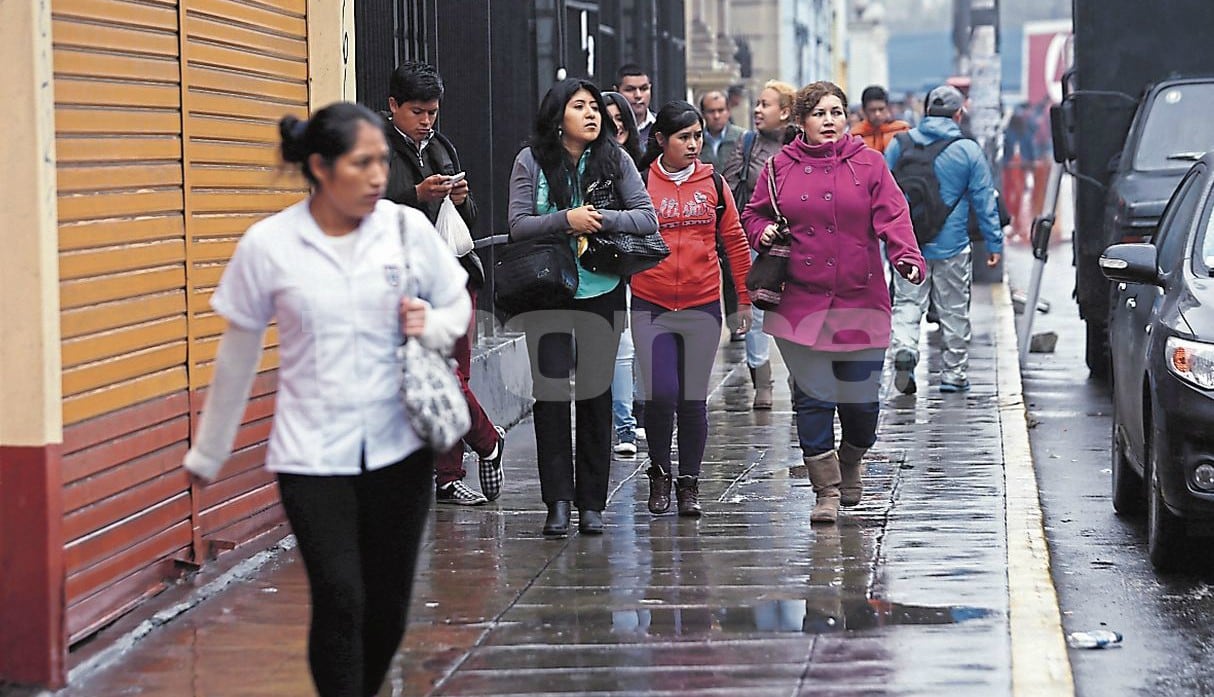 ¡Cuide del frío a niños y ancianos! Calles de Lima amanecen mojadas por cercanía del invierno
