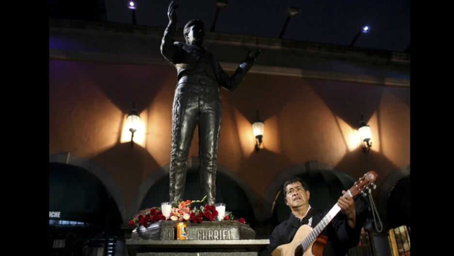 Mexicanos le rindieron homenaje a Juan Gabriel en la Plaza Garibaldi a ritmo de mariachis. (Fotos: AFP)