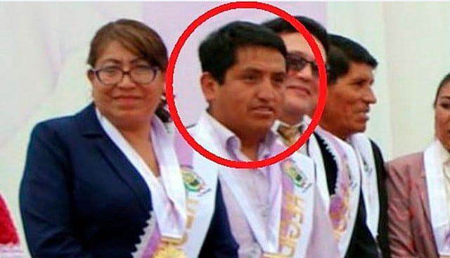 Everaldo Ramos Huaccharaqui, elector regidor provincial de Abancay, dijo una frase xenofóbica cuando juramentó en su cargo. (Capturas: Facebook)