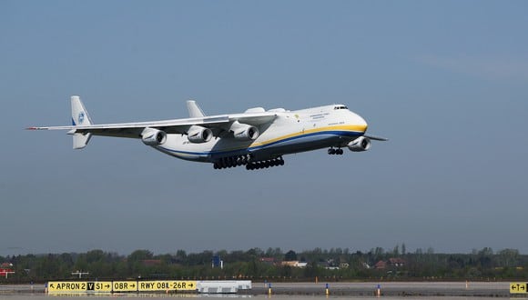 Imagen de un avión de carga Antonov An-225. (Foto referencial: Ronny Hartmann / AFP)