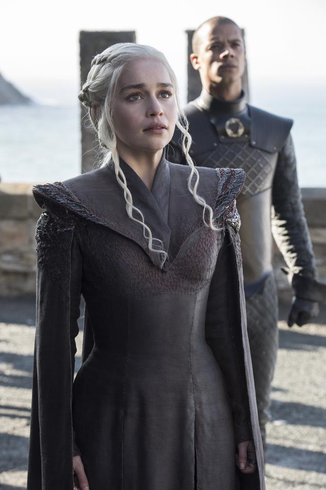 Daenerys Targaryen finalmente ha zarpado hacia Westeros con sus ejércitos, dragones y el nuevo Mano Derecha de la Reina, Tyrion Lannister.