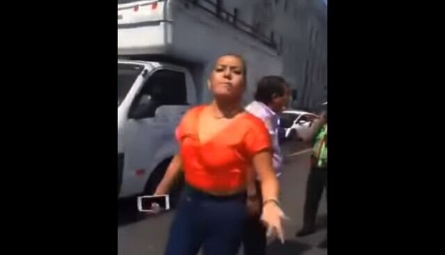 Abogada humilla a policía que la intervino tras choque. Foto: Captura de ATV Noticias