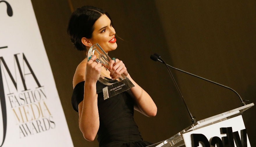 Kendall Jenner recibió el galardón durante la celebración de la Semana de la Moda de Nueva York. (AFP)