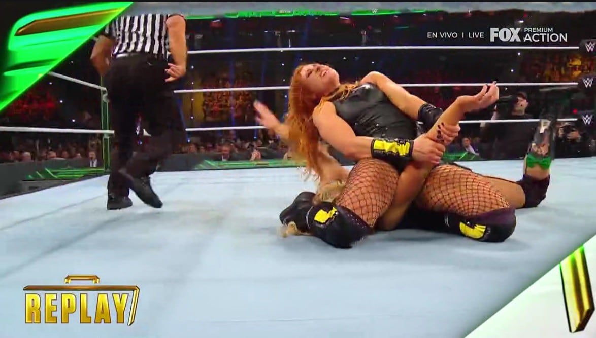 'The Man' Becky Lynch retuvo el título de RAW y perdió el de SmackDown Live.  (Captura Fox Action)