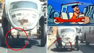 ¡Impresionante! Hombre maneja auto con los pies en Lima y se vuelve viral 