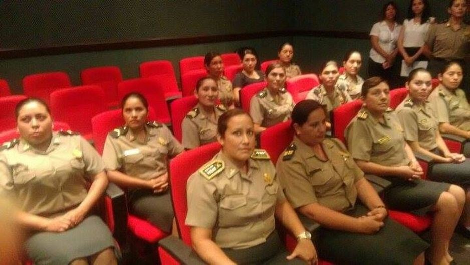 Premian a valerosas policías femeninas por el Día de la Mujer.