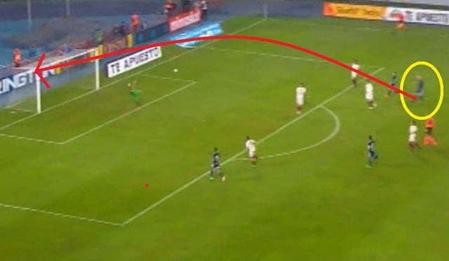Emanuel Herrera casi marca gol descomunal en el Universitario vs Sporting Cristal: Reventó el poste